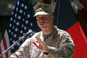 El general John Allen, comandante de las tropas de la OTAN en Afganistán