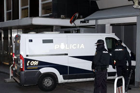 La llegada de Díaz Ferrán a la Audiencia Nacional en un furgón de la Policía 