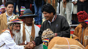 Evo Morales en una ceremonia indígena con motivo del solsticio de verano este pasado viernes 21DIC