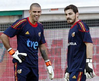 BARCELONA: Valdes apoyó a Casillas y puso en duda su continuidad en el equipo Catalán