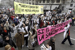 Manifestantes contra el plan privatizador de la sanidad en Madrid. 