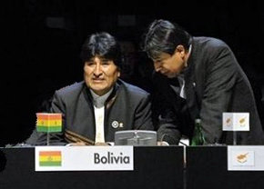 Evo Morales (i) junto al ministro de RR.EE. David Choquehuanca