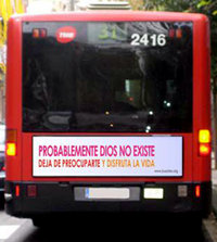El controvertido autobus ateo que recorria calles de algunas ciudades españolas 