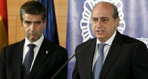 El director general de la Policía, Ignacio Cosidó, (i) junto al ministro del Interior… cuando aún se hablaban. EFE/Archivo