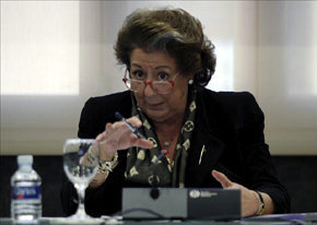 La alcaldesa de Valencia, Rita Barberá, durante la rueda de prensa en la que ha presentado la página web municipal accesible. EFE
