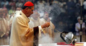 El cardenal Roger Mahony de Los Ángeles (EEUU) 