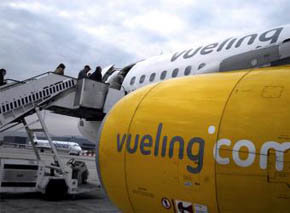 FACUA denuncia a Vueling por limitar el reintegro de la vuelta de los vuelos afectados por la huelga