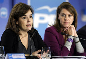 Soraya Sáenz Santamaría y María Dolores de Cospedal en la Interparlamentaria del PP. (Foto: Flickr PP)