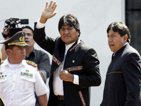 El presidente de Bolivia, Evo Morales, acudió ayer a las exequias del presidente de Venezuela, Hugo Chávez, en Caracas (Venezuela). 