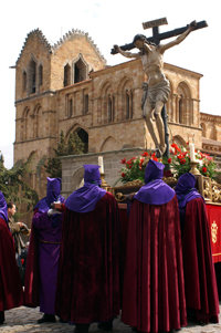 Ávila, la “Jerusalén castellana”, escenario perfecto para una Semana Santa íntima y marcial