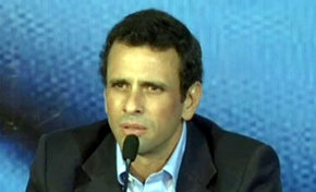 Capriles dice que la actual elección le recuerda al plebiscito que derrotó a Pinochet 