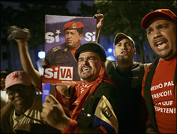 La victoria de Chávez en el referendo abre la puerta a su reelección indefinida
