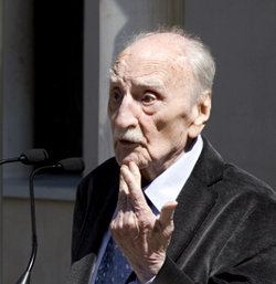 Francisco Ayala, uno de los candidatos propuestos por la SGAE al Premio Nobel de Literatura 2009 