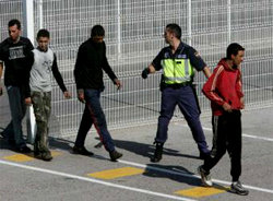 Los marroquíes deportados salen “más baratos” al estado y por eso, tienen prioridad para detenerles y expulsarles