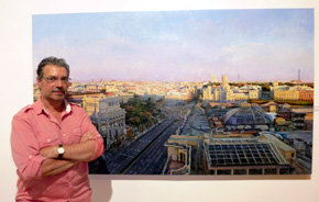 El artista Juan Fernández expone su obra “Reflejos de Realidades”