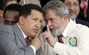 Hugo Chávez y Lula da Silva en una reunión que mantuvieron en el 2005 en Brasil. 
