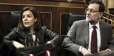 El presidente del Gobierno, Mariano Rajoy, y la vicepresidenta, Soraya Sáenz de Santamaría. EFE/Archivo