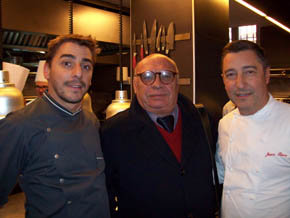 Nuestro colaborador Quino Moreno (c), con dos de los hermanos Roca Juan y Jordi.