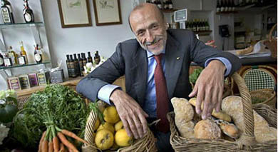Para Carlo Petrini, un alimento debe ser bueno para el que lo consume, limpio con el medio ambiente y justo con el que lo produce.