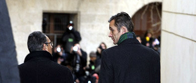 El duque de Palma, Iñaki Urdangarin, acompañado por su abogado Mario Pascual Vives. (EFE)