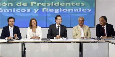 Mariano Rajoy junto a María Dolores de Cospedal, Javier Arenas, Carlos Floriano y González Pons. EFE