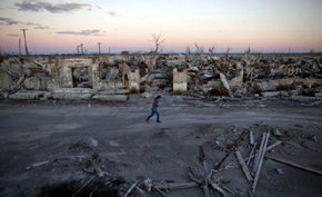 Epecuen, en Argentina, el pueblo fantasma que emerge después de estar 25 años bajo las aguas de un lago salado