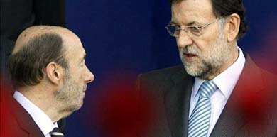 Alfredo Pérez Rubalcaba (izda) y Mariano Rajoy. EFE/Archivo