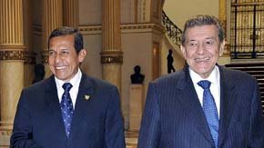 Rafael Roncagliolo, ex canciller (d), junto al presidente Ollanta Humala