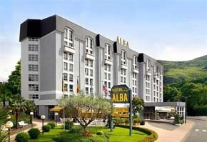 Dos de los mejores hoteles de Lourdes suben de categoría pero mantienen los precios