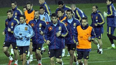 España entrenó bajo lluvia y hoy ensaya ante Irlanda