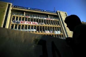 El Consejo de Estado restablece la señal de la televisión pública griega