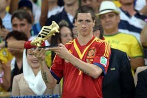 España, Torres e Iniesta galardonados tras la final