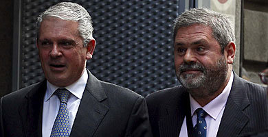 El abogado Miguel Durán (d), defensor del número dos de la trama Gürtel, Pablo Crespo, con quien aparece en la imagen de archivo