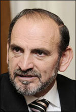 El ministro peruano, Yehude Simon, ha sugerido que la donación puede destinarse a la reparación de las víctimas y no al Museo de la Memoria.