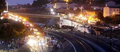 80 muertos y 130  heridos en el accidente de tren de Santiago