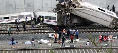 80 muertos y 130  heridos en el accidente de tren de Santiago