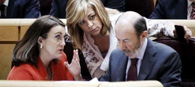 Soraya Rodríguez, Elena Valenciano y Alfredo Pérez Rubalcaba (Efe)