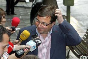 El expresidente de la Junta de Extremadura y líder de los socialistas en esa región, Guillermo Fernández-Vara. EFE

