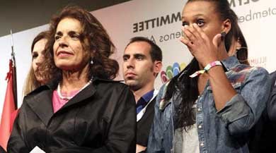 Ana Botella y otros miembros de la delegación española, tras conocer el resultado de la votación (Efe)