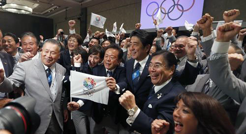 La delegación nipona estalla en júbilo al conocer la designación de Tokio como sede de los JJOO de 2020.