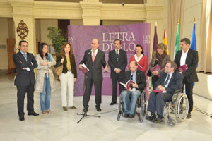 El Patio de Banderas del Ayuntamiento acoge la exposición letra y duelo imprentas de viudas en Málaga, siglosXVII y XIX 