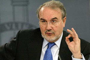 El primer vicepresidente del gobierno español, Pedro Solbes no cree que la recuperación económica llegue este año