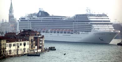 Crucero visto desde el lago de Venecia (Reuters)