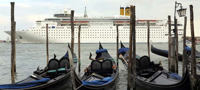 El Turismo Hunde Venecia