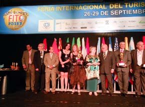 'Foto de Familia' de los galardonados en la noche de cierre de FITE 2013