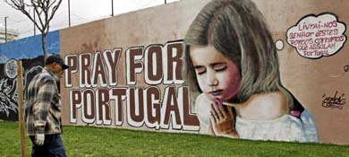 Un graffiti en Lisboa que dice “Líbranos, Señor, de los cerdos corruptos que asolan Portugal”

