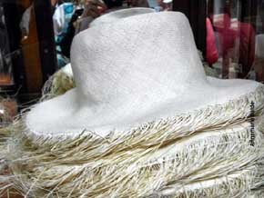 Pile de Manabí y sus famosos sombreros de paja toquilla