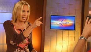 Laura Bozzo, conocida como la reina de la telebasura, durante la grabación de un programa (Archivo).