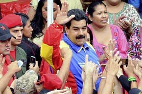 El Presidente Maduro compartió con la comunidad de Caracas la adelantada celebración de Noche Buena. 