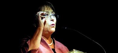 Bachelet gana en las quince regiones de Chile y con mayoría absoluta en nueve (Efe).